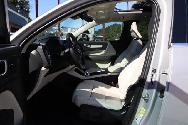 2023 Volvo XC40 Ultimate photo 10
