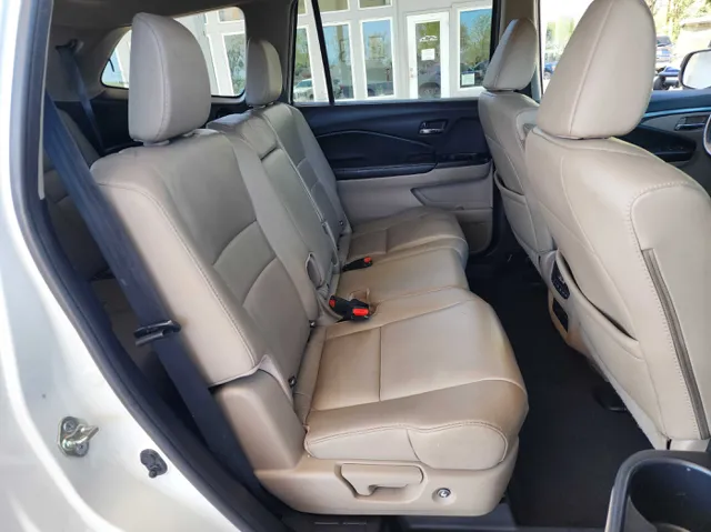 2017 Honda Pilot EX-L - Photo 18