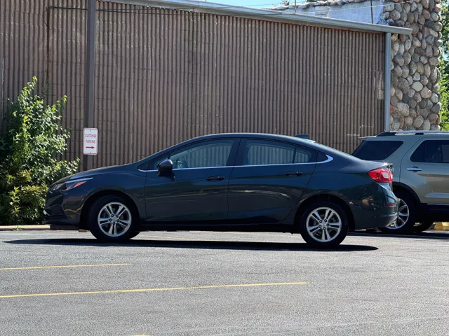 2017 Chevrolet Cruze LT - Photo 23