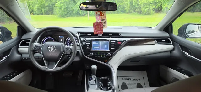 2019 Toyota Camry LE - Photo 7