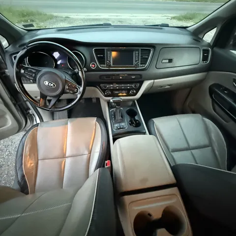 2017 Kia Sedona LX - Photo 17