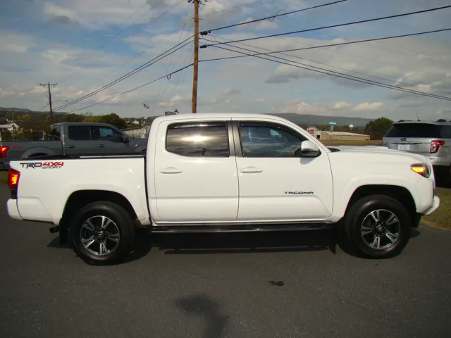 2017 Toyota Tacoma TRD Sport's photo