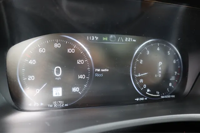 2016 Volvo XC90 T6 Momentum AWD photo 12