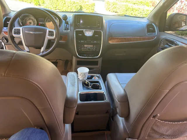 2016 Chrysler Town & Country Touring - Photo 13