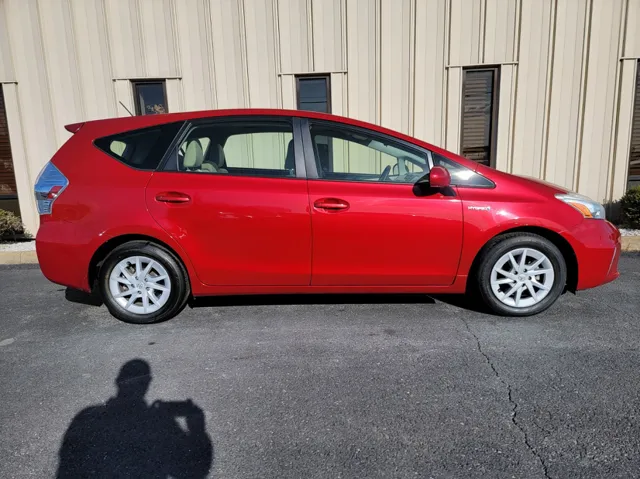 2012 Toyota Prius v Five's photo
