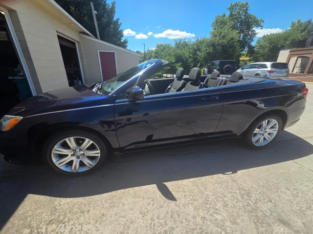 2012 Chrysler 200 Touring Convertible's photo
