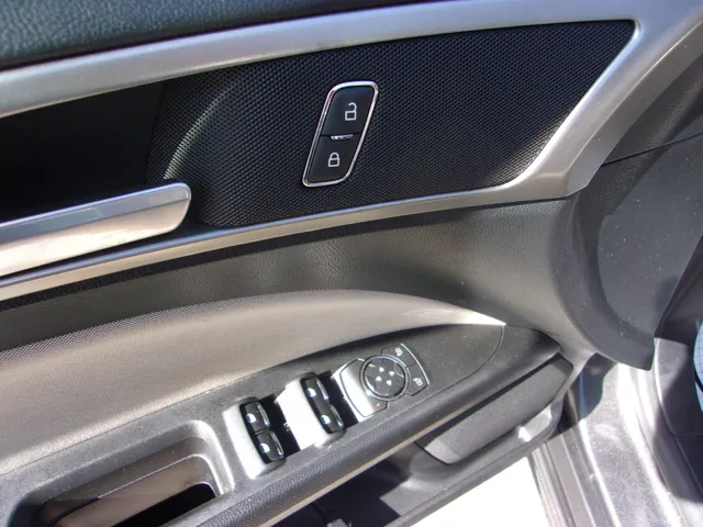 2018 Ford Fusion S - Photo 11