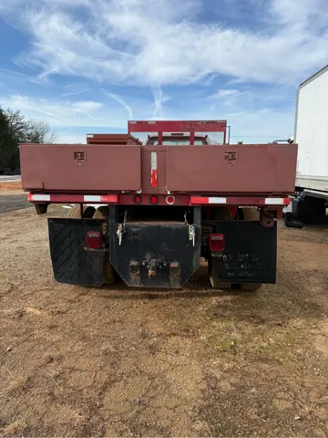 2008 Ford F-750 - Photo 7