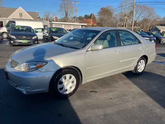 2004 Toyota Camry LE's photo
