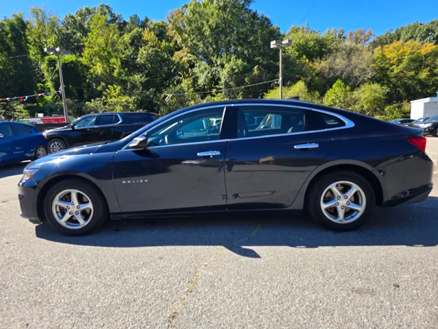 2018 Chevrolet Malibu LS photo 2