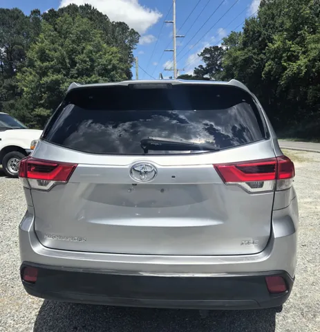 2017 Toyota Highlander XLE - Photo 8