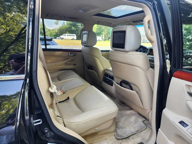 2010 Lexus LX 570 photo 14