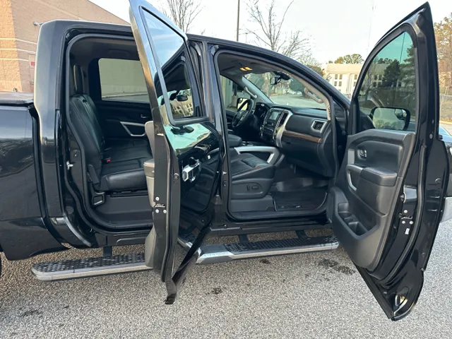 2017 Nissan Titan SL - Photo 18