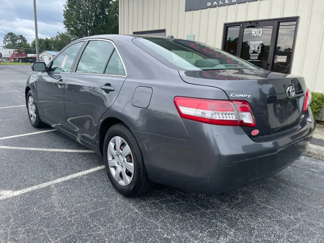 2010 Toyota Camry LE photo 5