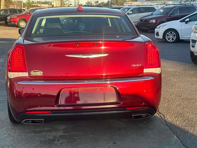 2019 Chrysler 300 Limited photo 4
