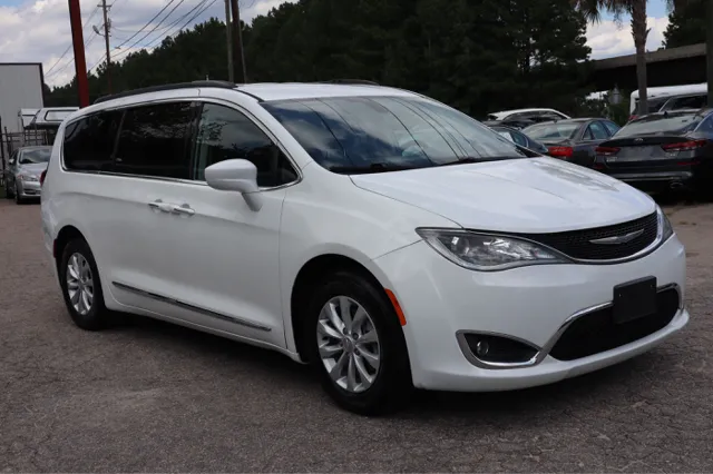 2017 Chrysler Pacifica Touring L photo 5