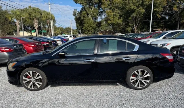 2011 Nissan Maxima SV's photo