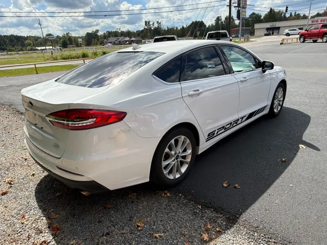 2019 Ford Fusion SE - Photo 3