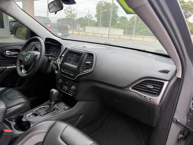 2020 Jeep Cherokee Latitude Plus - Photo 12