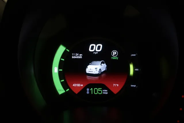 2017 FIAT 500e Battery Electric - Photo 12