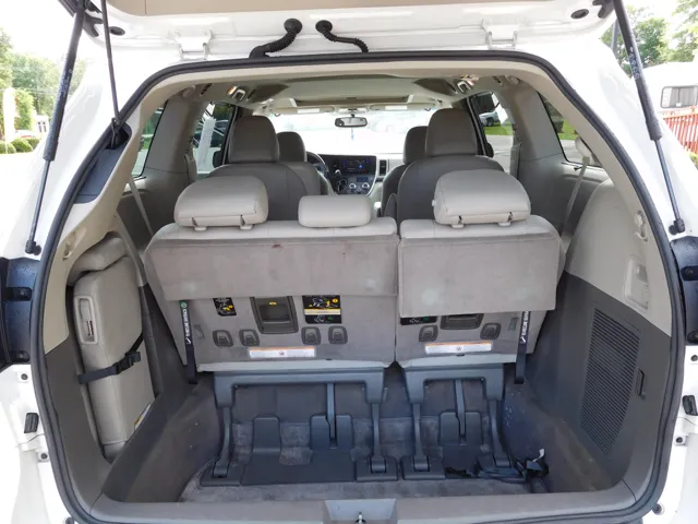 2015 Toyota Sienna XLE - Photo 10