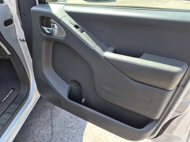 2017 Nissan Frontier SV - Photo 22
