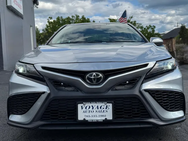2021 Toyota Camry SE - Photo 6