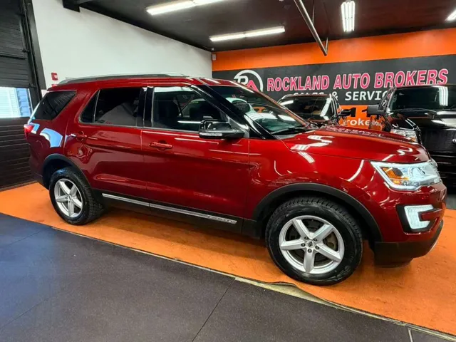 2017 Ford Explorer XLT's photo