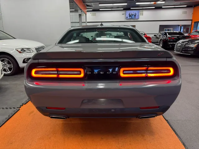 2019 Dodge Challenger photo 5
