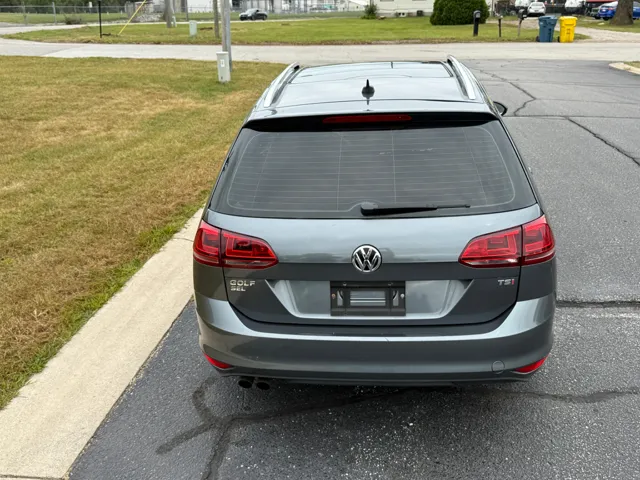 2017 Volkswagen Golf SportWagen 17