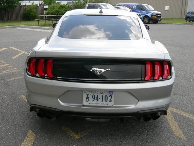 2021 Ford Mustang EcoBoost - Photo 7