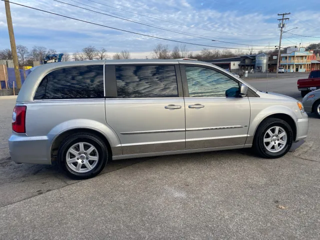 2012 Chrysler Town & Country Touring - Photo 17