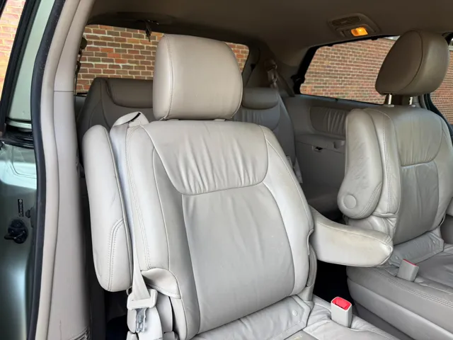 2010 Toyota Sienna XLE - Photo 14