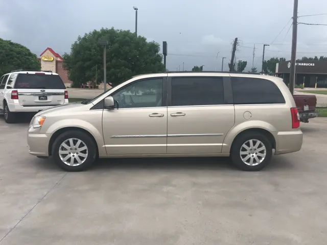 2015 Chrysler Town & Country Touring's photo