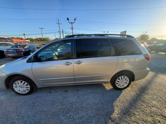 2004 Toyota Sienna LE CE photo 3