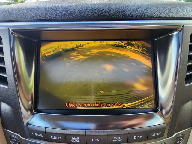 2010 Lexus LX 570 photo 24