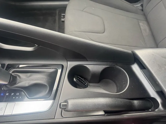 2022 Hyundai Elantra SEL photo 16