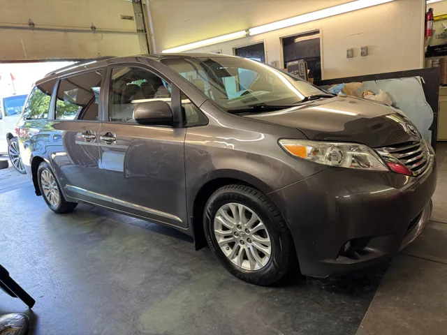 2015 Toyota Sienna XLE's photo