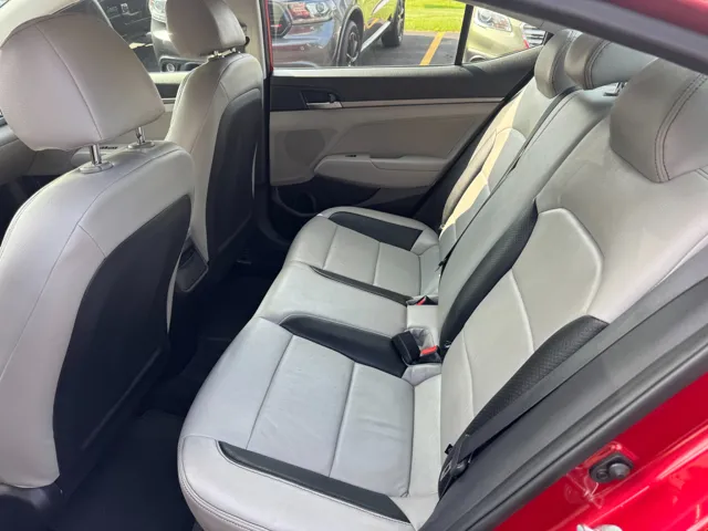 2017 Hyundai Elantra Base photo 3