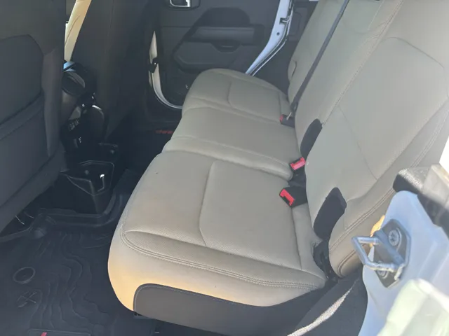 2018 Jeep Wrangler Unlimited Sahara photo 19