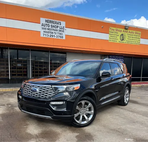2020 Ford Explorer Platinum's photo