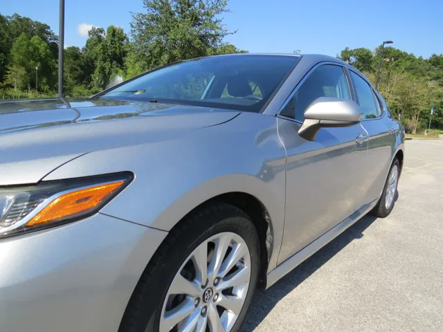 2019 Toyota Camry LE photo 18