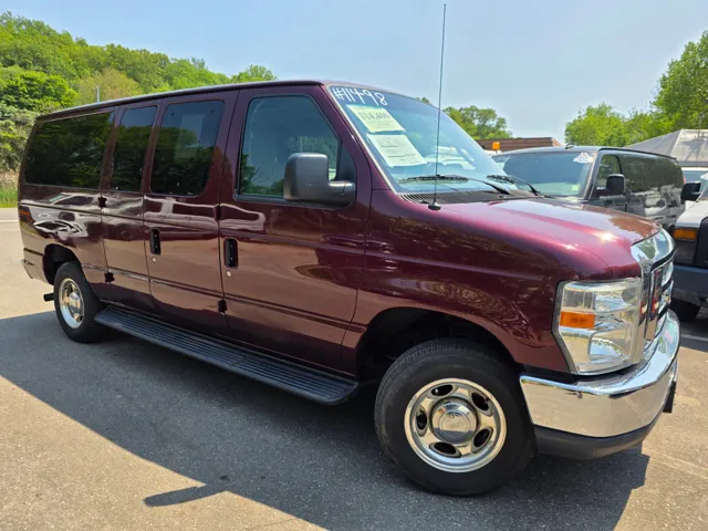 2011 Ford E-Series E-350 XLT Super Duty's photo
