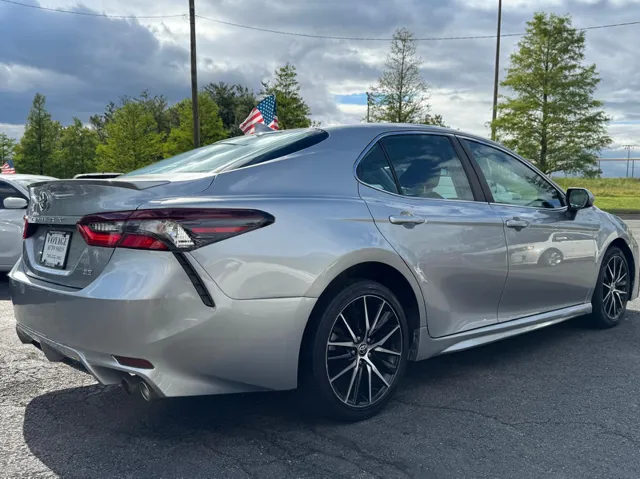 2021 Toyota Camry SE - Photo 8
