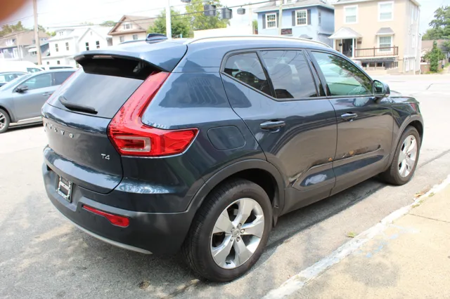 2021 Volvo XC40 Momentum photo 7