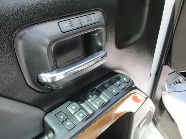 2017 Chevrolet Silverado 3500HD LT photo 5