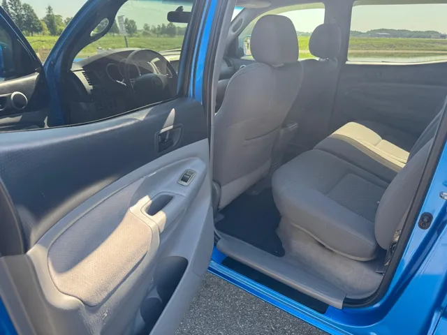 2005 Toyota Tacoma PreRunner - Photo 10