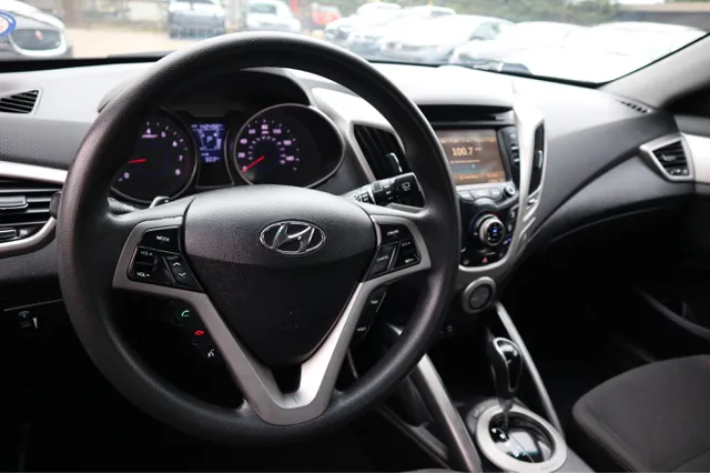 2016 Hyundai Veloster Base photo 8