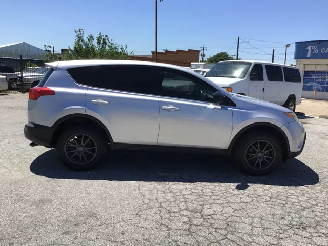 2015 Toyota RAV4 LE - Photo 7