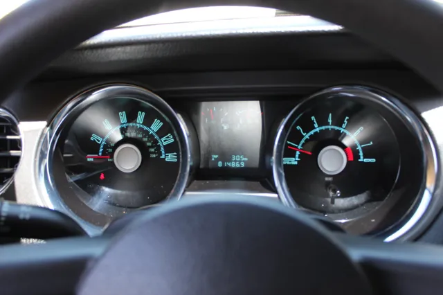2010 Ford Mustang GT - Photo 12